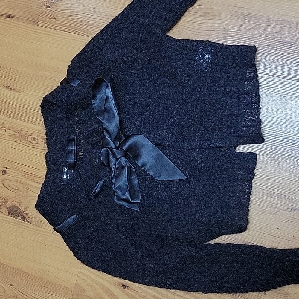 Kenzie sweater size M
